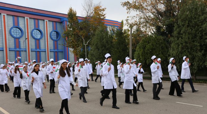 В ТНУ торжественно отпраздновали 30-летие 16-й сессии Верховного Совета Республики Таджикистан и День Президента