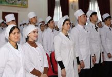 Тамошои дастаҷамъонаи пахши мустақими Паёми Асосгузори сулҳу ваҳдати миллӣ-Пешвои миллат, Президенти Ҷумҳурии Тоҷикистон муҳтарам Эмомалӣ Раҳмон дар факултети фарматсевтӣ